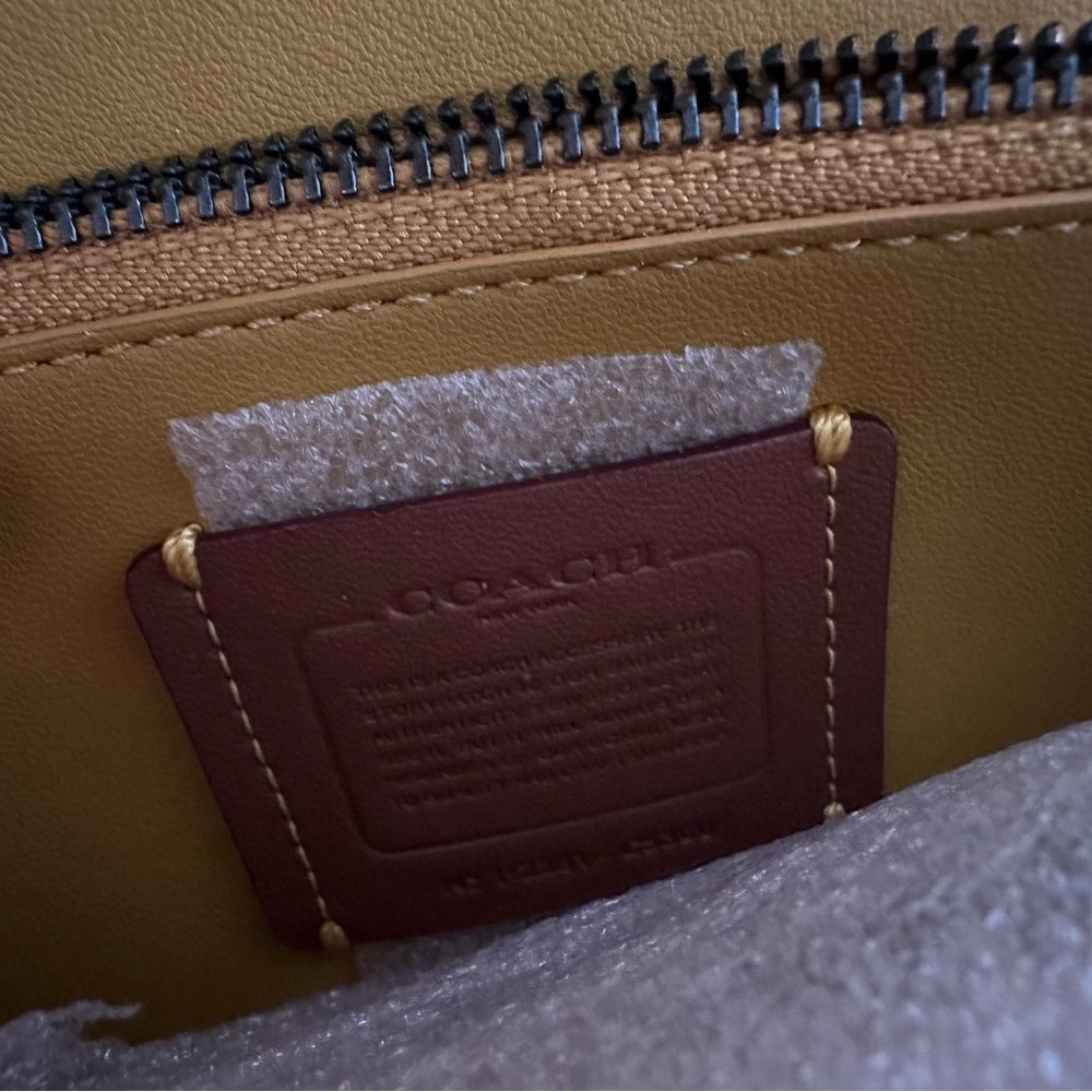 Coach Crossbody Bag - Picture 3 of 7